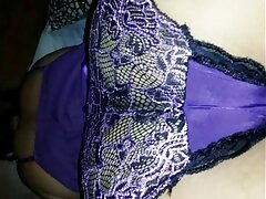 Bimbo lèche une bite porno xxl noire
