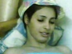 Couple film streaming porno gratuit est nu sur le lit