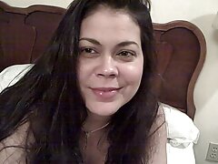 Blonde avec de gros vf porno seins suce la bite
