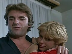 Une si film porno grosse femme jolie femme échangiste brune milf baise durement avec son partenaire lors d'une réunion