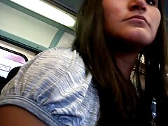 Une porno french streaming asiatique mignonne suce une grosse bite