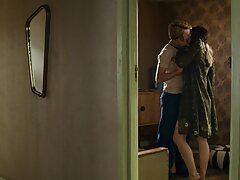 Sexe en levrette cousin et cousine porno avec une jolie blonde