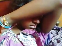 Jeune fille aux seins naturels suce une grosse porno femmes gros seins bite et fait l'amour