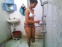 Une ado site porno pour ado mignonne suce une bite
