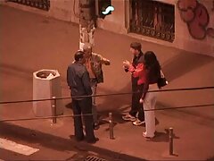 Salope maigre enlève son haut blacked gratuit