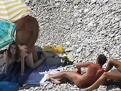 Une video porno luxe fille sexy montre sa chatte
