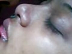 Plantureuse petite amie vidéos x pornographie fait une pipe et lèche les couilles