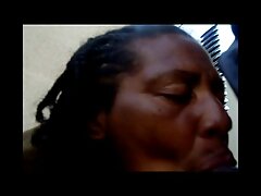 Bombasse de plage video x streaming gratuit frappe son clitoris avec le doigt