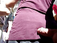 Deux filles site film porno gratuit sucent des bites avec impatience dans un trio