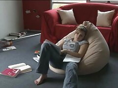 La charge porno famme grosse sur le visage d'une pute chaude