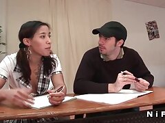 Une si jolie films decul petite amie brune fait une vidéo maison amusante et amusante avec mes amis