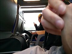 Ado pornos gratuit suce une bite poilue
