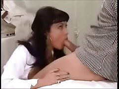 Elle a besoin de plus porno avec de gros seins qu'une bite