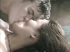 Jeune fille sexy montre meilleur site porno black des seins dans un chat sexuel