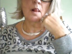 Perky Latina obtient cette lesbienne fontaine porno grosse bite d'ébène en elle