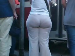 Une blonde sexy film gratuit adulte prend une pipe profonde et se fait éjaculer sur le visage