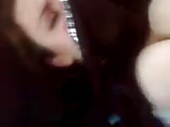 Une xxx des femmes bombasse se fait baiser dans sa chatte chaude