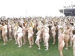 Une jolie femme de video porno coqnu milf brune se moque du sexe avec son mari lascif dimanche soir, putain!