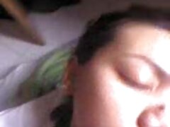 Une brune se fait éjaculer sur film amateur erotique le visage