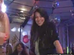 Une ado brune film erotique complet gratuit en bas bleus se fait remplir deux trous