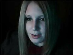 Skinny chick insère un film adulte x gros gode