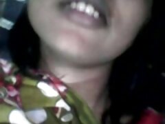 Fille charmante nue dansant porno payant sur un poteau