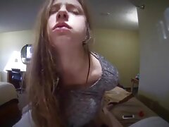 Une filmpornogratuitfrancais blonde chaude fait une pipe et se prend une charge dans la bouche