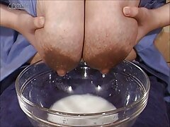 Jolie fille prend une xxx jeune douche