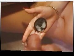 Babe au gros cul site porno brésilien s'exhibe