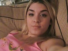 Une fille avec un petit cul video porno sexe se prend une grosse bite dans la chatte