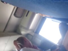 Une tu kiffe porno femme aux gros seins se masturbe
