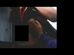 Poussin aux gros seins nous montre vidéos porno femme mûre son corps