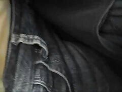 Une chose sexy chevauche une putain de machine video porno femme mature