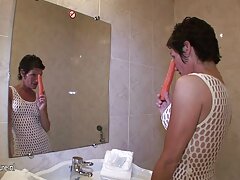 La baiser pornos italien devant la caméra cachée