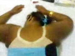 Une MILF aux gros seins fait pornos italien une pipe et une branlette