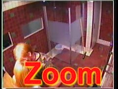 Allongé nu sur le lit film porno avec des gros seins